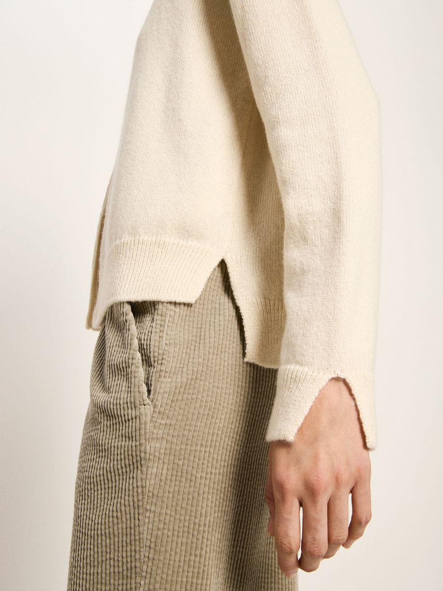LANIUS_225_13362-00-101-off-white-34_Boxy-Strickjacke_05.jpg