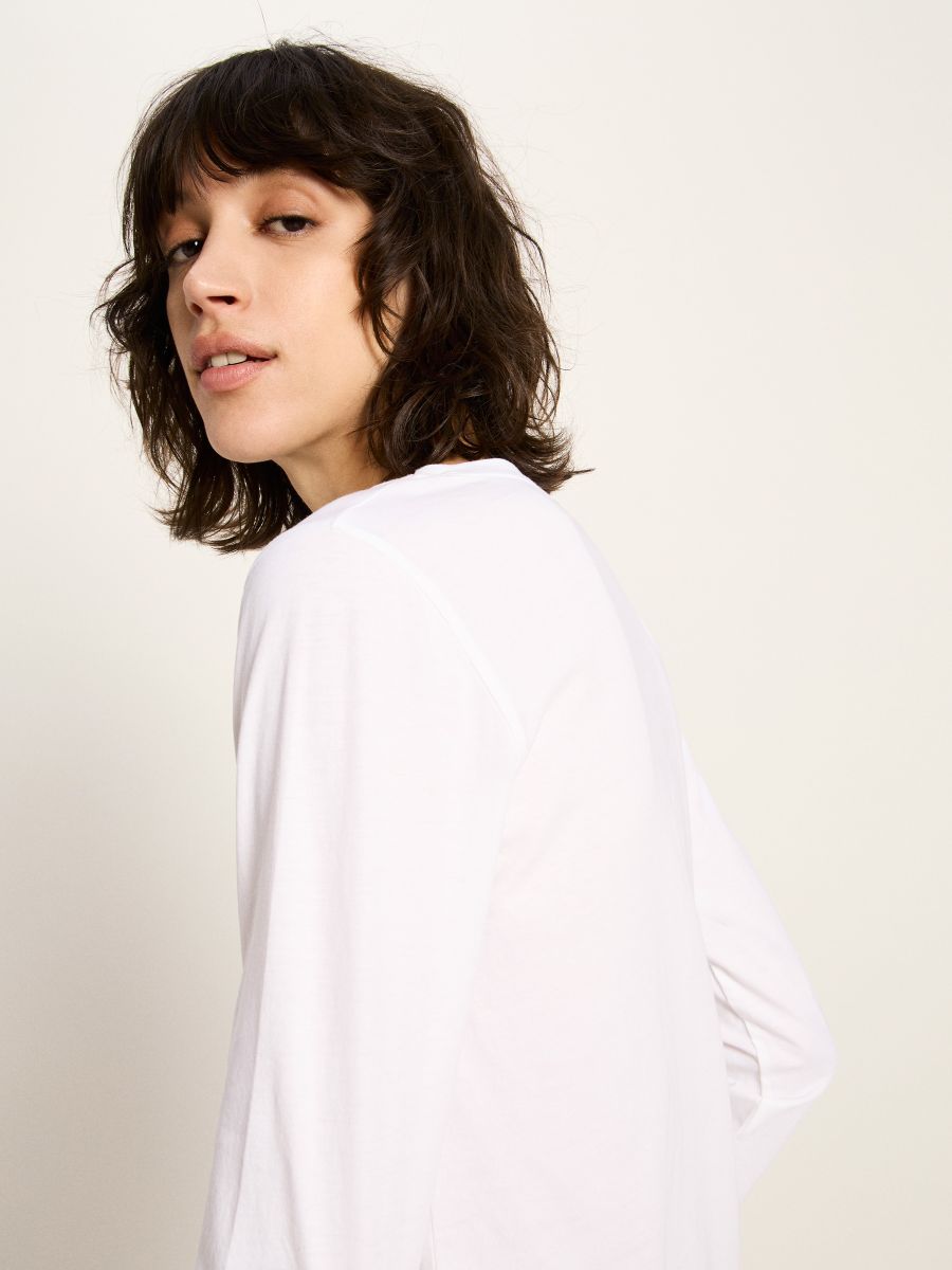 LANIUS_225_13632-00-100-white-34_Langarmshirt_04.jpg