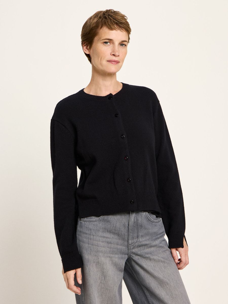 LANIUS_225_13362-00-199-black-34_Boxy-Strickjacke_02.jpg