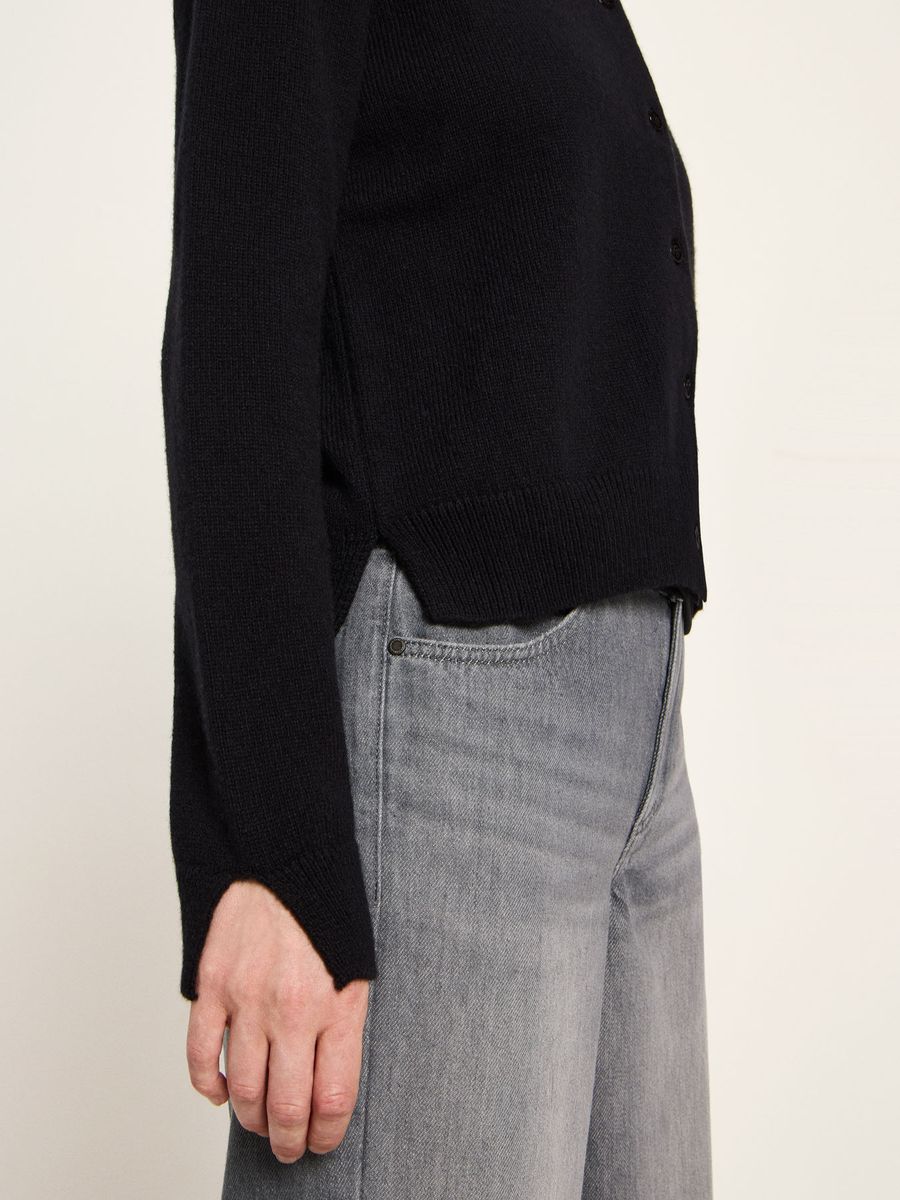 LANIUS_225_13362-00-199-black-34_Boxy-Strickjacke_05.jpg